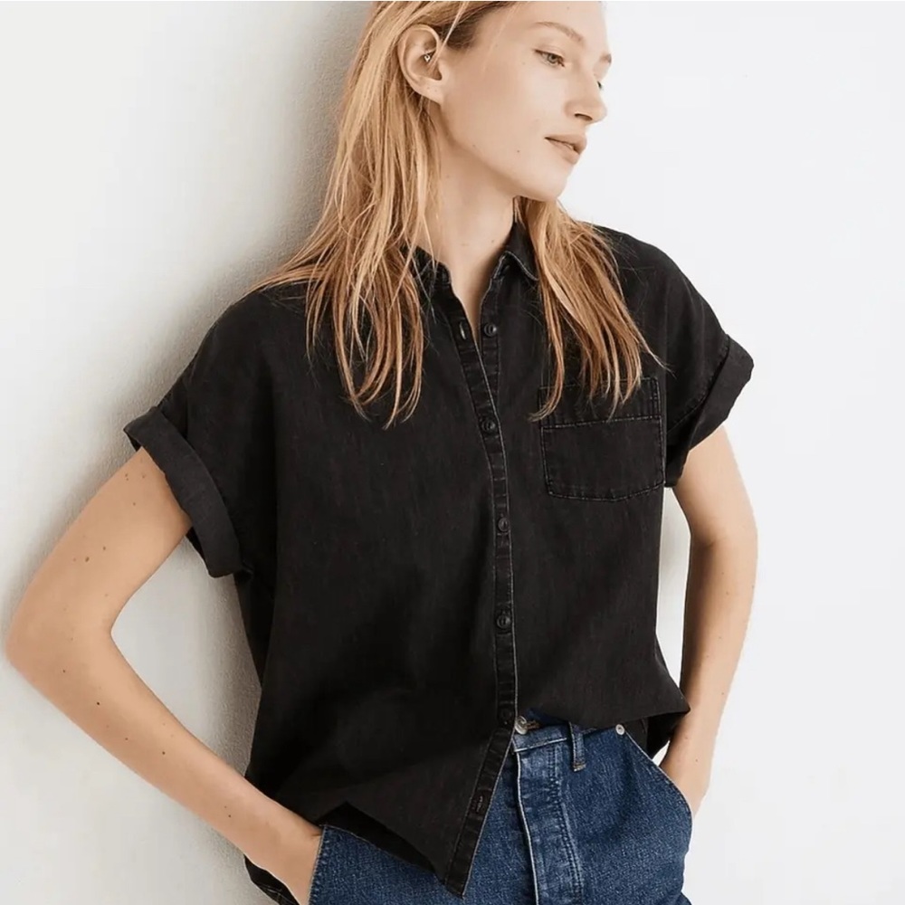 Madewell - women’s Denim rolled - sleeves shirt in lunar wash black size M